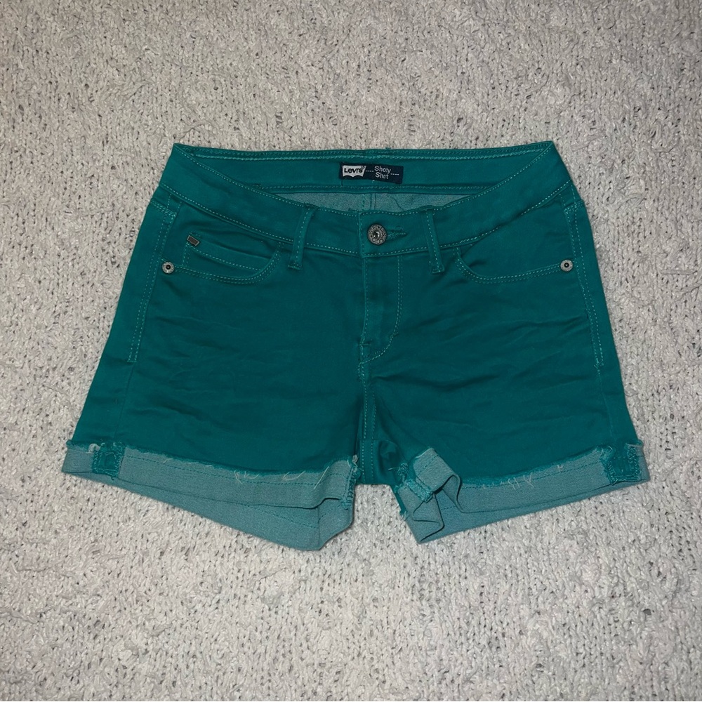 Girls Levi’s Shorts 🤍